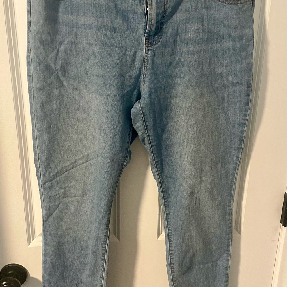 Old Navy Mid-Rise Super Skinny Jeans in Light Blue